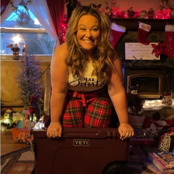 Meet your Posher, Dee Dee - Picture 2 of 2